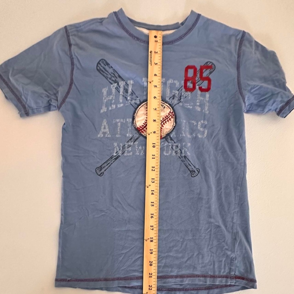 Tommy Hilfiger boys size large t-shirt